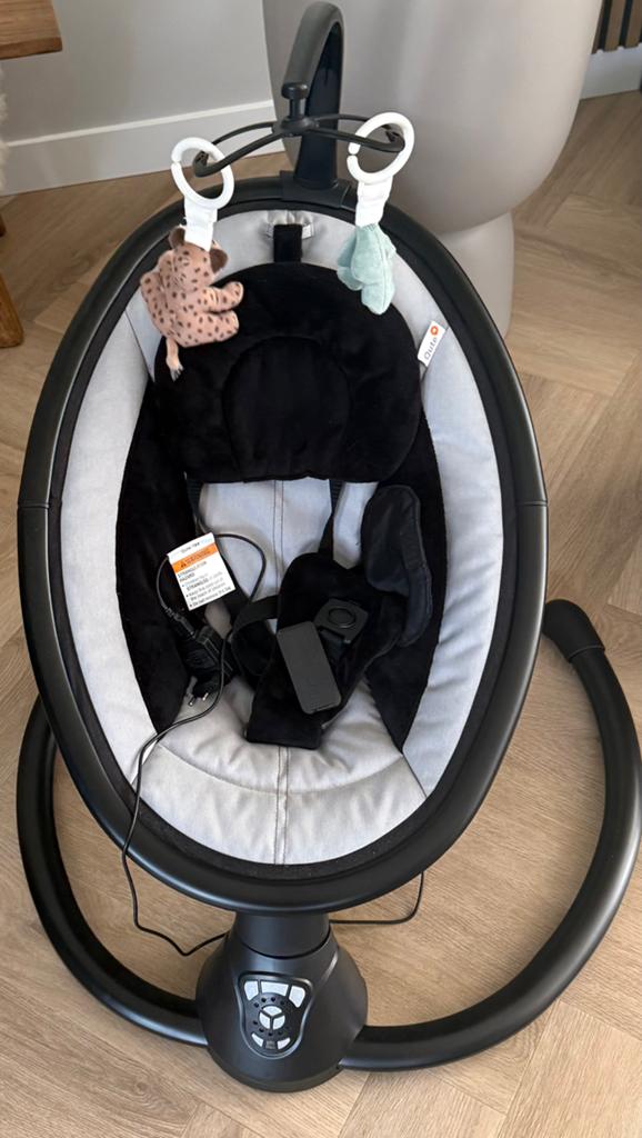 Qute Qrocker elektrische wipstoel in de kleur zwart/grijs., Kinderen en Baby's, Wipstoeltjes, Ophalen, Zo goed als nieuw