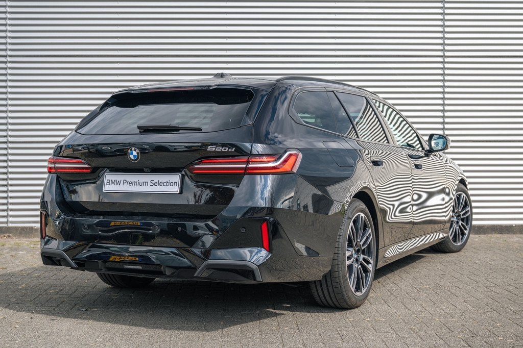 BMW 5 Serie Touring 520d M Sport Automaat / Trekhaak / Stoel, Auto's, BMW, Automaat, Achterwielaandrijving, Euro 6, 4 cilinders