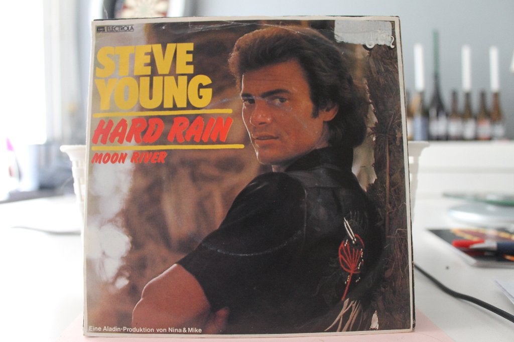 7" Single Steve Young - Hard Rain / Moon River, Cd's en Dvd's, Gebruikt, 7 inch, Ophalen of Verzenden, Pop