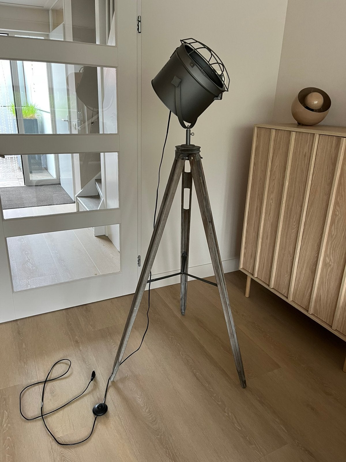 Studiolamp vloerlamp grijs met houten poten, Ophalen, Zo goed als nieuw, Hout, 150 tot 200 cm