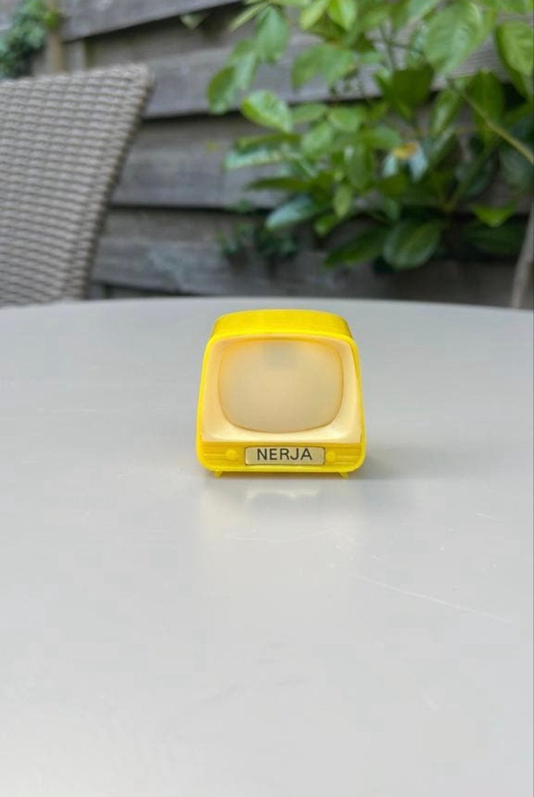 Vintage Gele Klikker 'NERJA' - Retro Verzamelobject, Ophalen of Verzenden
