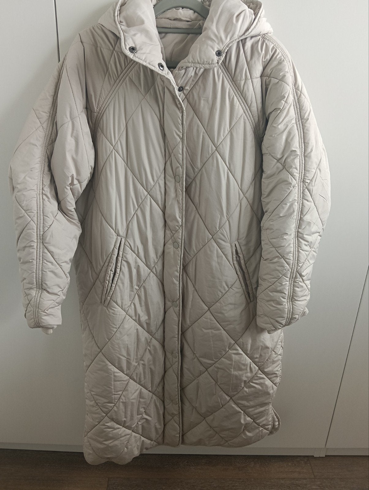 Hema gewatteerde winterjas met capuchon - Beige, Maat L, Hema, Ophalen of Verzenden, Zo goed als nieuw, Beige