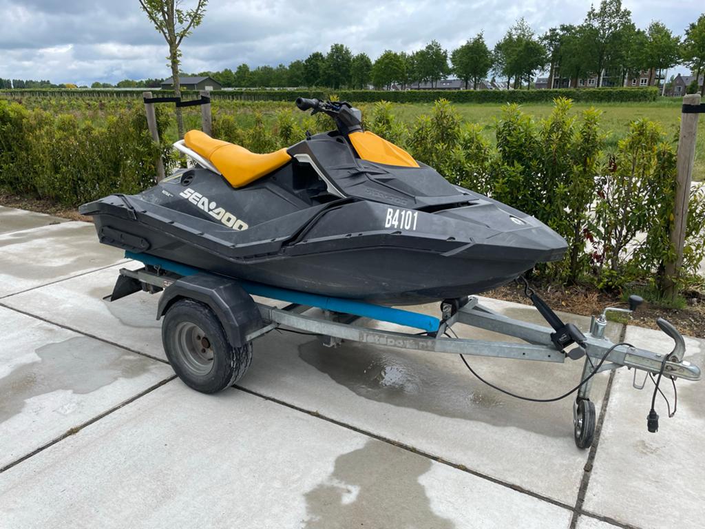 Sea-Doo Spark jetski met trailer - Motor defect, Watersport en Boten, Jetski's en Waterscooters, Ophalen, Gebruikt, Benzine, Minder dan 70 pk
