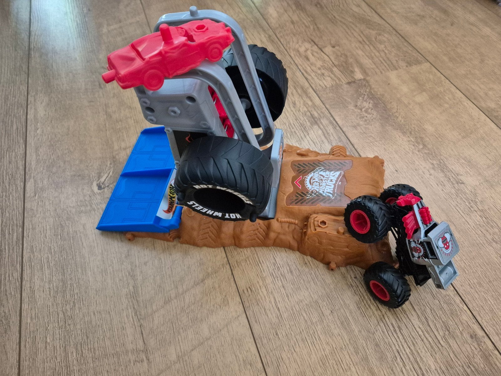 Hot Wheels Monster Trucks Tire Press Challenge, Ophalen of Verzenden, Zo goed als nieuw
