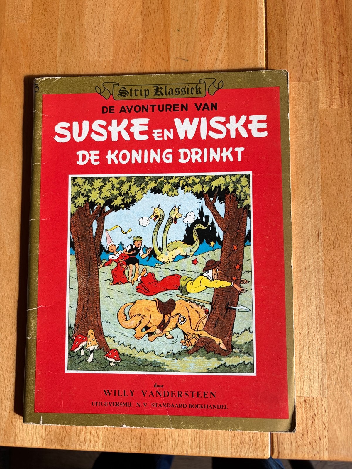 Suske en Wiske - De Koning Drinkt (Strip Klassiek), Eén stripboek, Ophalen of Verzenden, Gelezen