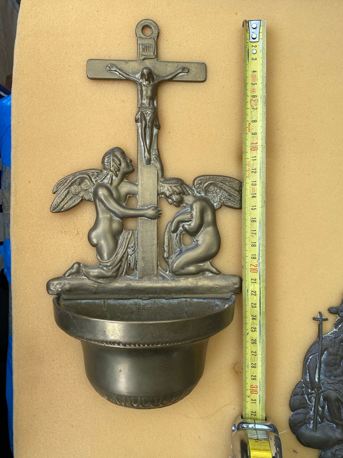 Antiek bronzen wijwaterbakje met engelen en kruis, Antiek en Kunst, Ophalen of Verzenden