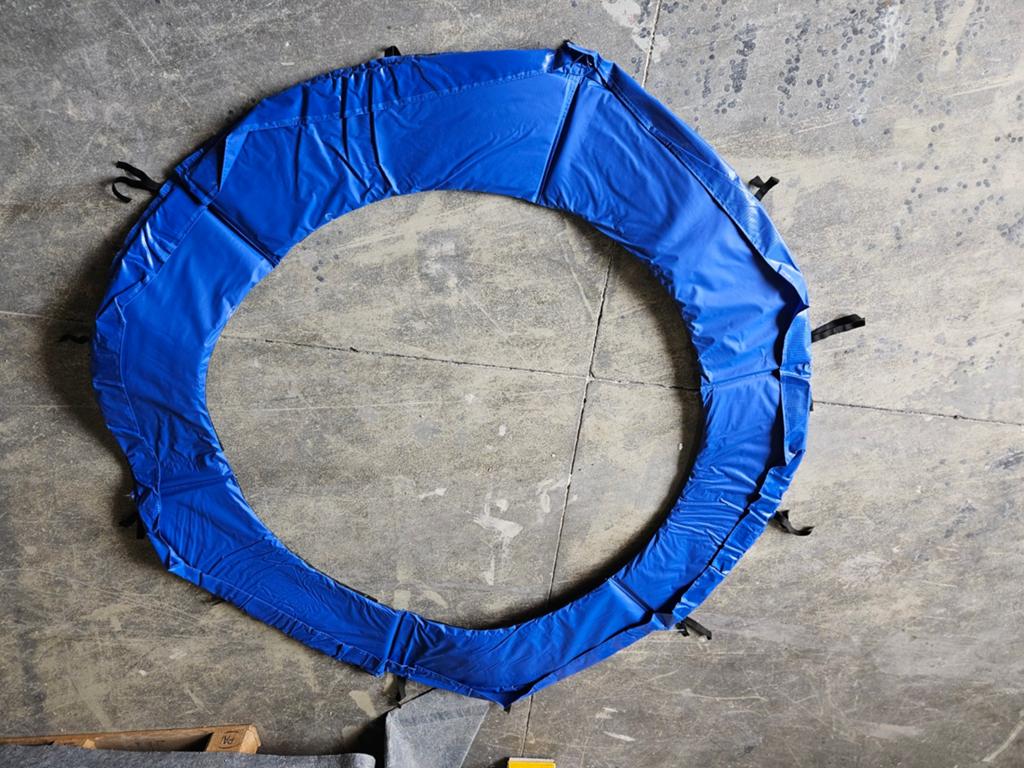 Blauwe trampoline randbescherming, Kinderen en Baby's, Speelgoed | Buiten | Trampolines, Ophalen of Verzenden, Gebruikt