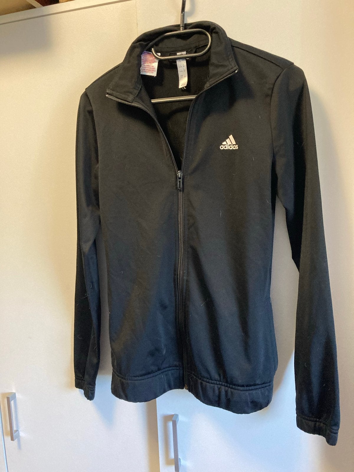 Adidas sportvest / jasje  zwart maat 164, Ophalen of Verzenden, Zo goed als nieuw, Jongen of Meisje, Trui of Vest