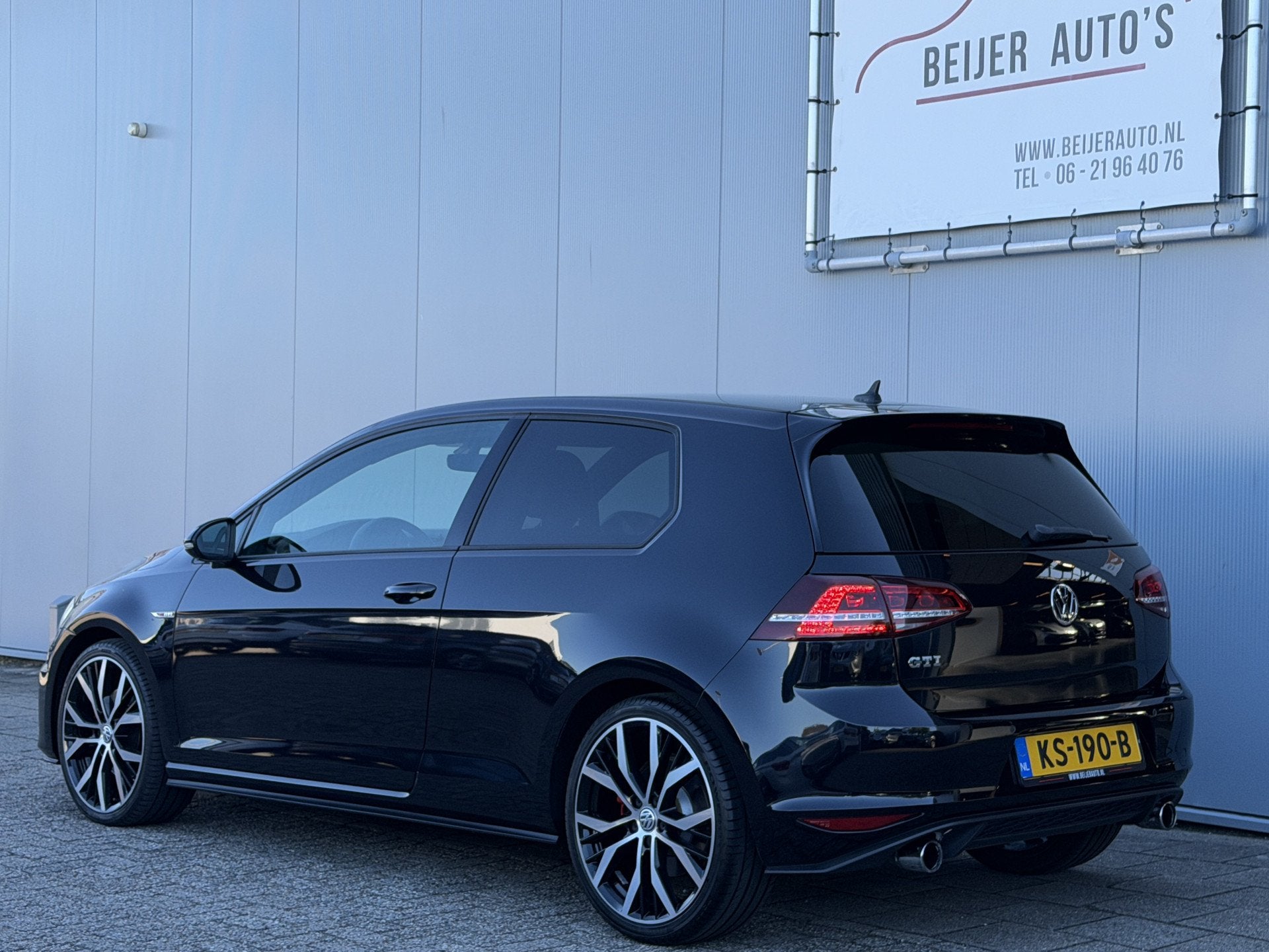 Volkswagen Golf 2.0 TSI GTI Carplay/Leer/19inch. (bj 2016), Auto's, Voorwielaandrijving, Gebruikt, Euro 6, 4 cilinders