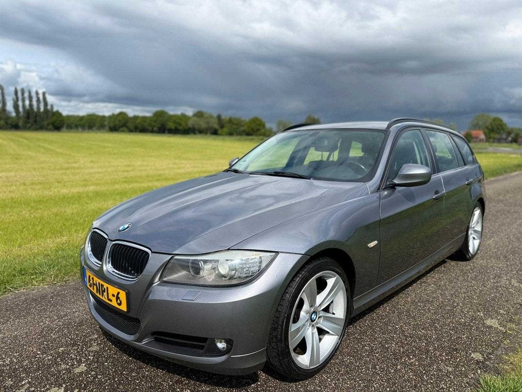 BMW - 2010 - 3-serie Touring - 318d Corp. L. Bns L. - 61-NRL, Auto's, BMW, Automaat, 4 cilinders, Origineel Nederlands, Diesel