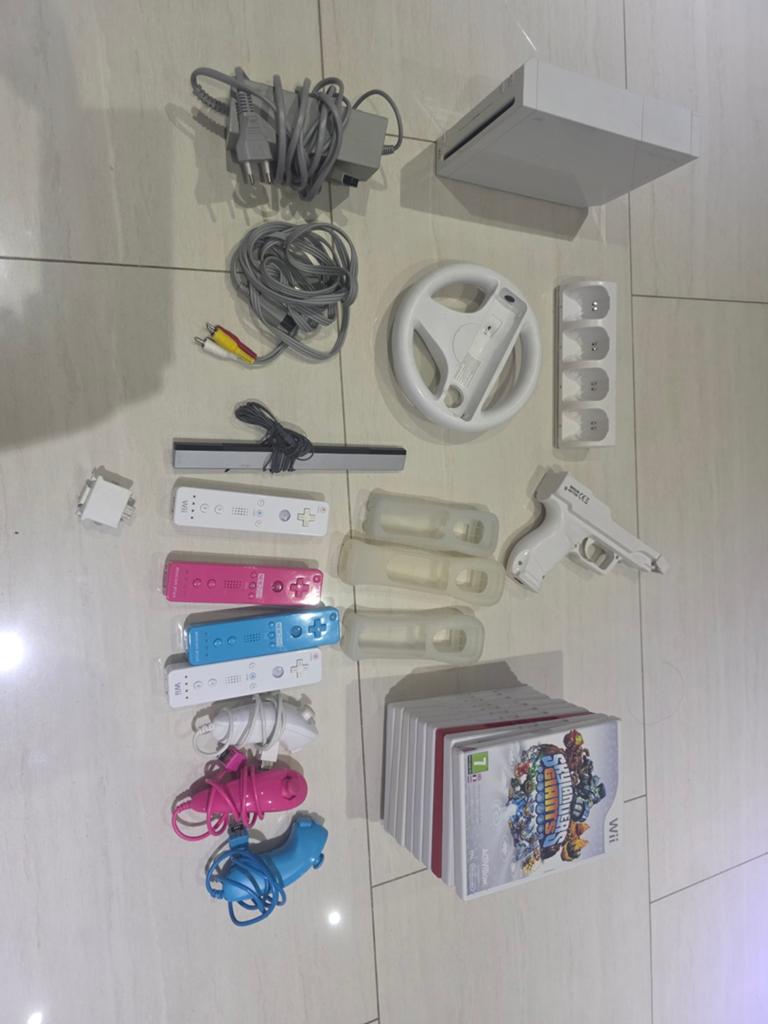 Wii Console Bundel met 4 Controllers en 10 Spellen, Ophalen of Verzenden, Gebruikt, Met 3 controllers of meer, Met stuurtje