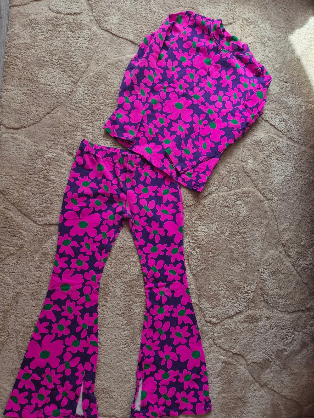 Z8 Leuke set: broek (134) en shirt (146) met bloemenprint, Kinderen en Baby's, Kinderkleding | Maat 134, Ophalen of Verzenden