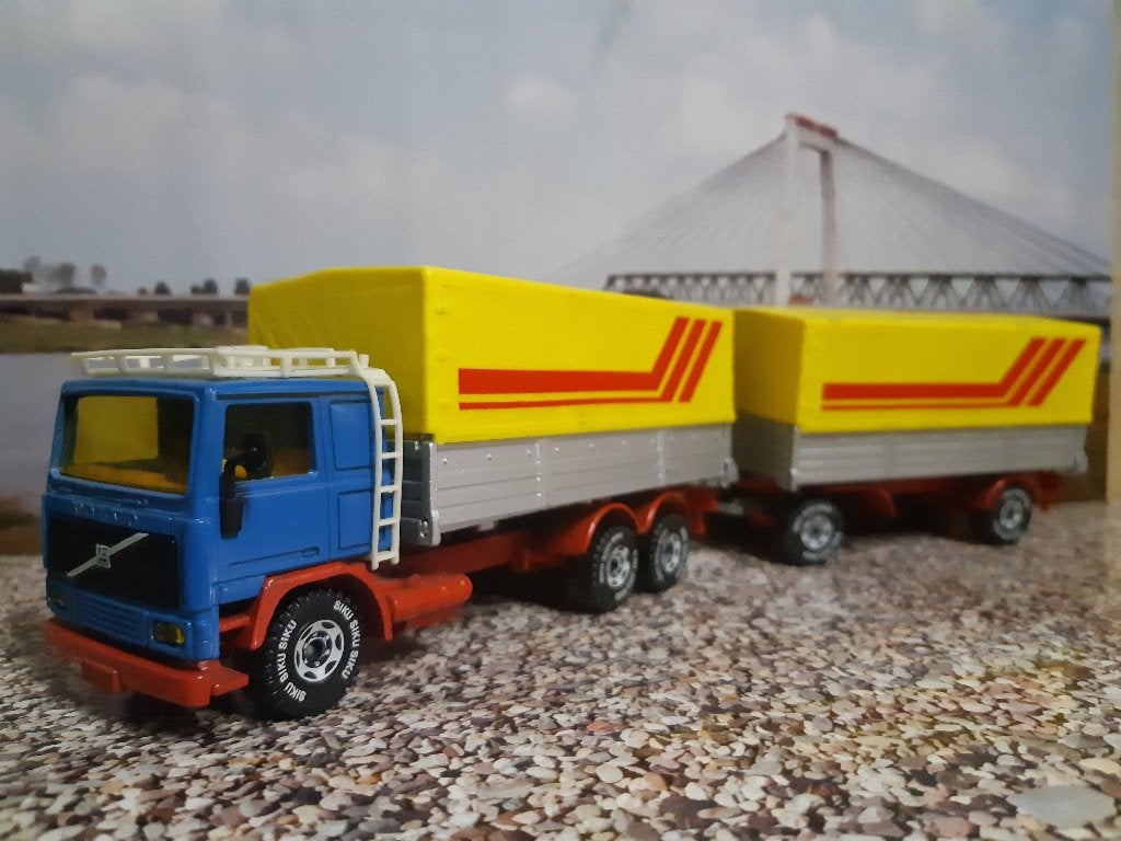 siku volvo F12  met oudere serie wielen, Hobby en Vrije tijd, Modelauto's | 1:50, Ophalen of Verzenden, Zo goed als nieuw, Bus of Vrachtwagen