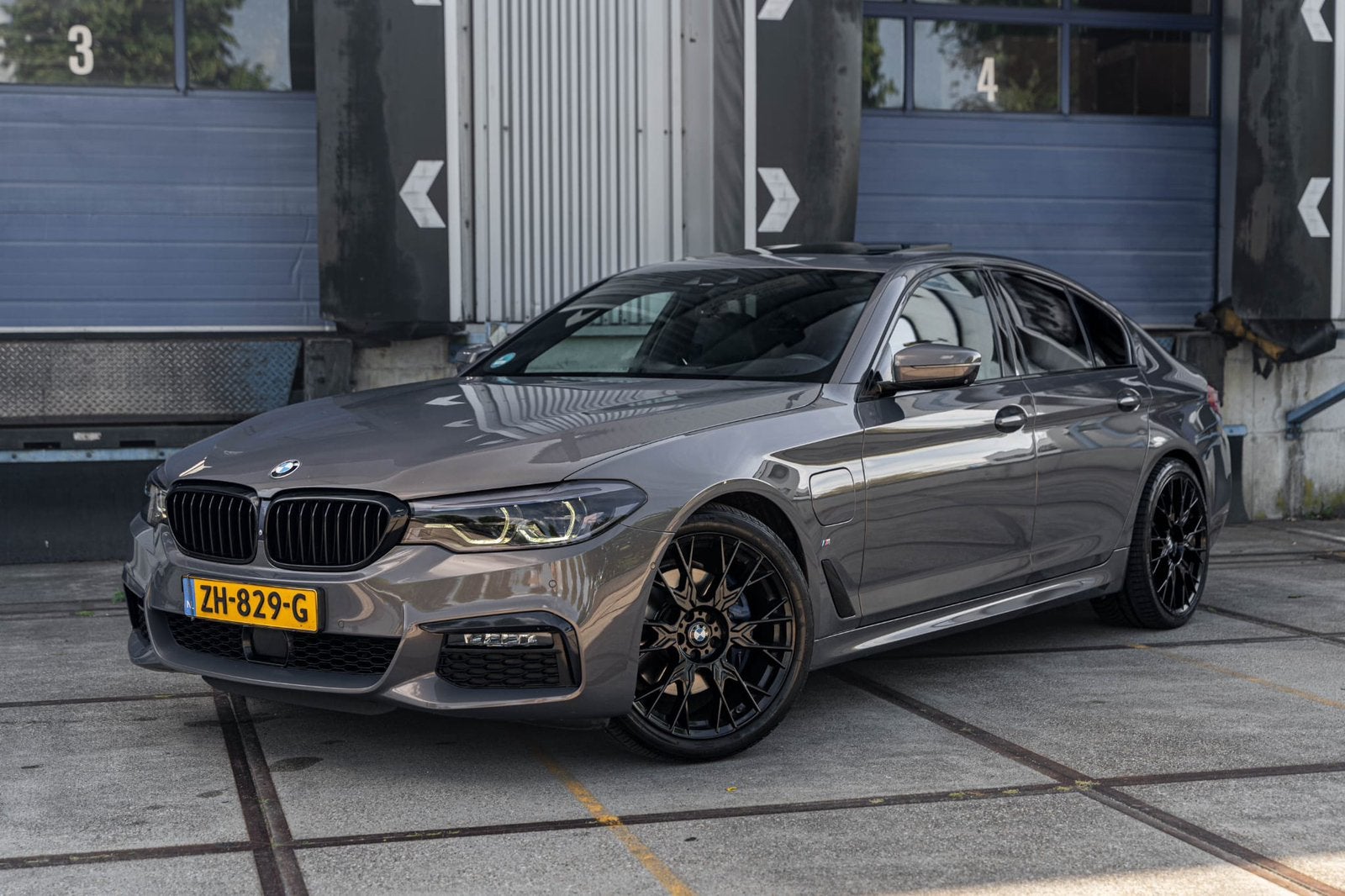 BMW5-Serie 530E iPerf M-SportFull Option 252Pk–Luxe&Sportief, Auto's, 1998 cc, Achterwielaandrijving, Wit, Sedan