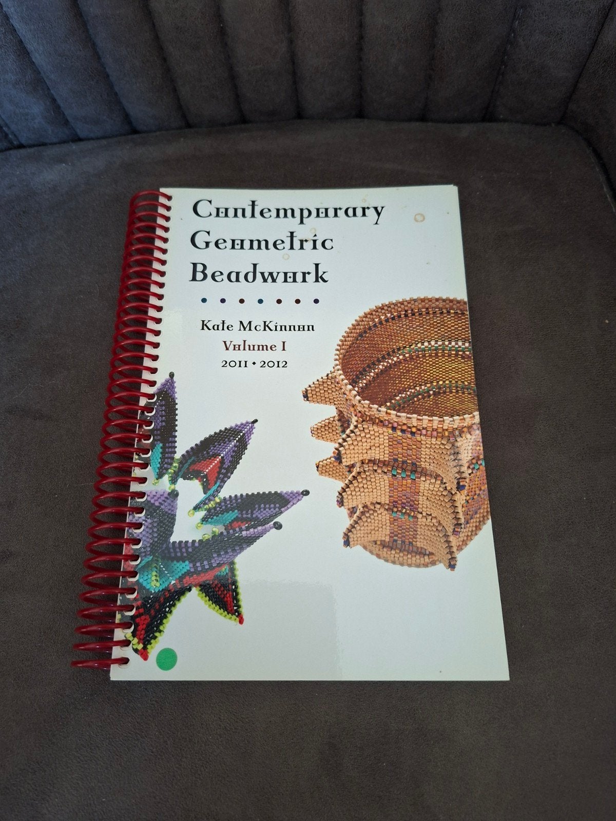 Contemporary Geometric Beadwork Volume 1 - Kate McKinnon, Ophalen of Verzenden, Zo goed als nieuw, Sieraden maken, Kate McKinnon