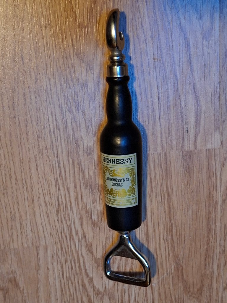 Flessenopener in de vorm van een Hennessy cognacfles., Ophalen, Zo goed als nieuw, Gebruiksvoorwerp