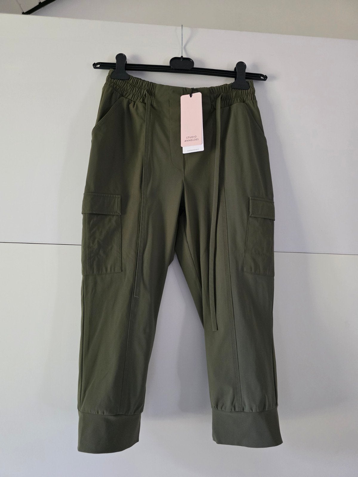 Studio Anneloes Nola Cargo Army green groen korte broek M, Maat 38/40 (M), Studio Anneloes, Kort, Ophalen of Verzenden