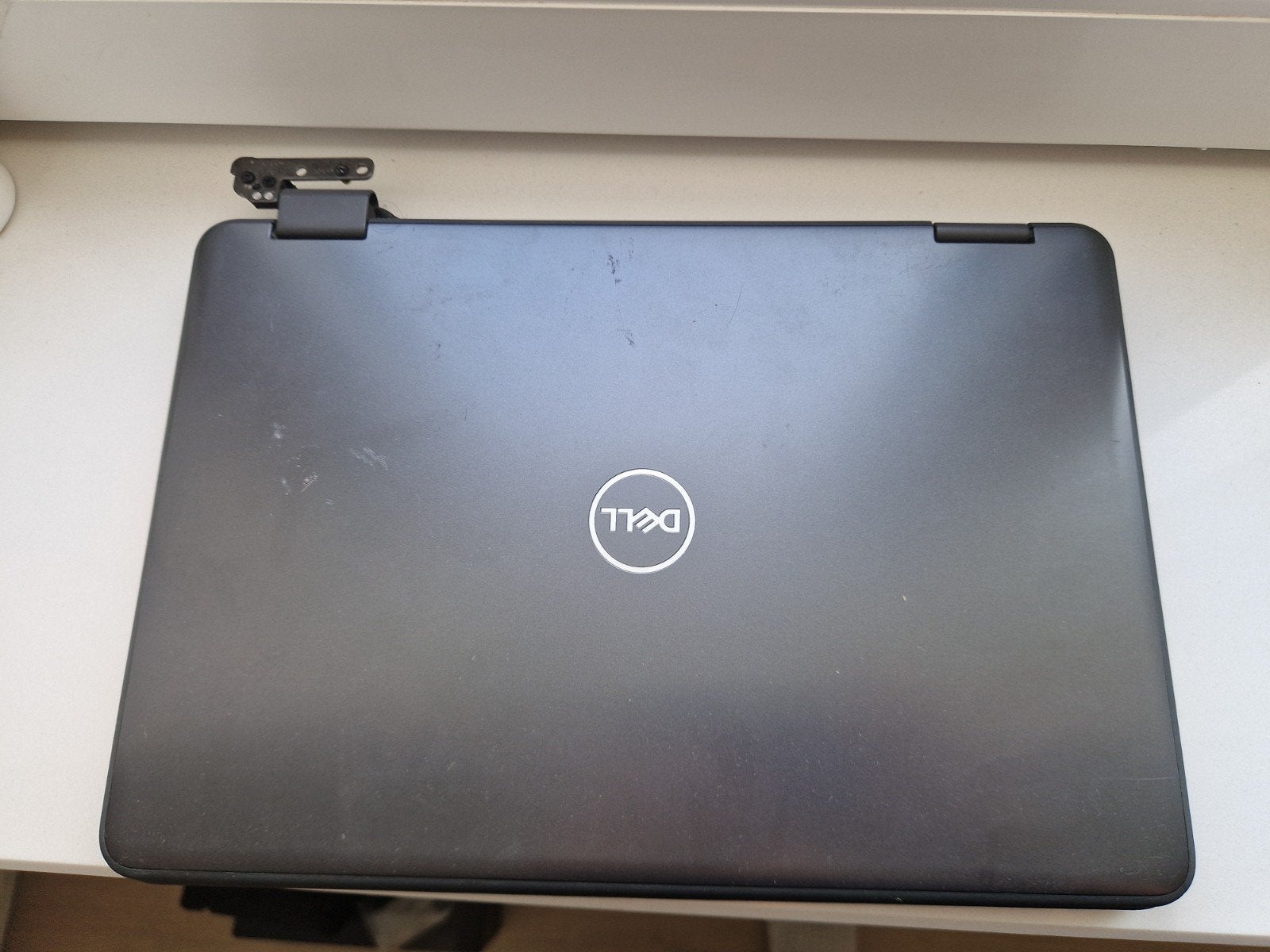 Dell Latitude 3190 2-in-1 met nieuwe accu en  kapot scharnie, Computers en Software, Gebruikt, Qwerty, Met touchscreen, Ophalen of Verzenden