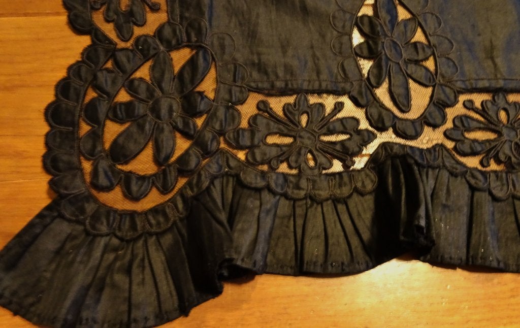 Foto 3 van SCHORTJE Antiek 1850 getaxeerd katoen handwerk onbeschadigd