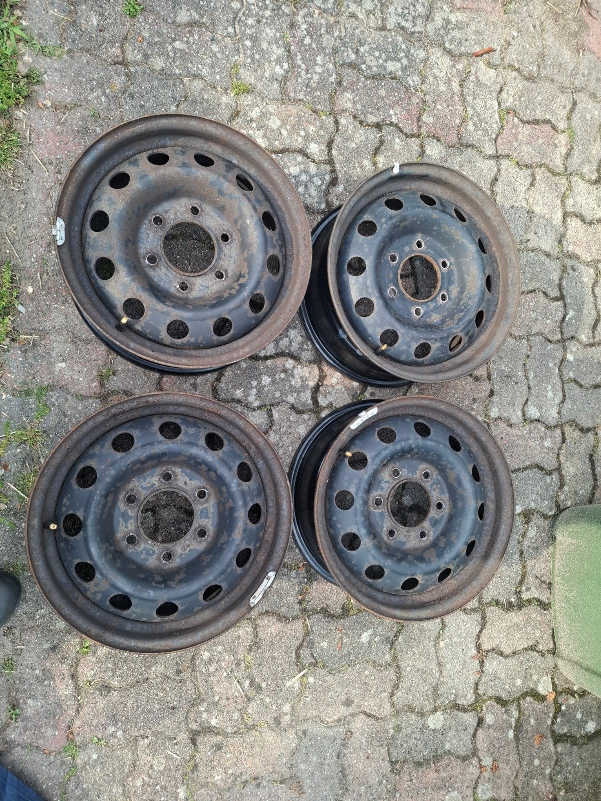 Stalen velgen 16 inch met wieldoppen voor Kia (Kromag 7925), Auto diversen, Wieldoppen, Ophalen, Gebruikt
