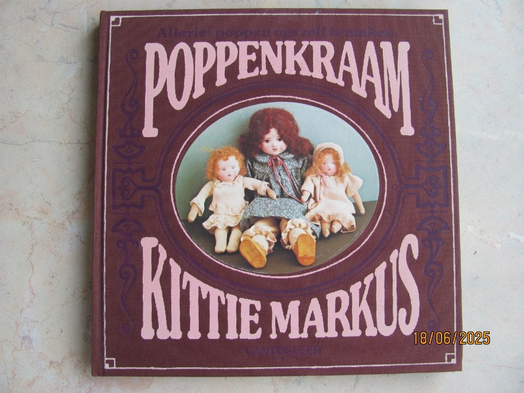 VINTAGE boek POPPENKRAAM Kittie MARKUS poppen maken 1980, Zo goed als nieuw, Poppen maken, Kittie Markus, Ophalen of Verzenden
