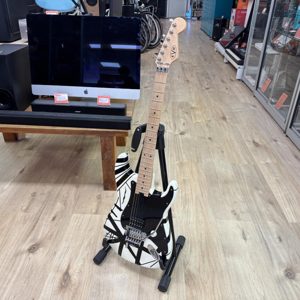 EVH Striped Series WBS Elektrische Gitaar | D-Tuna, Flex Ltd., Zo goed als nieuw, https://flex.com/contact-us, Nobelstraat 10, 5807 GA Oostrum LB, Limburg, Nederland