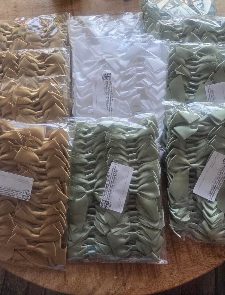 Handgemaakte strikken met zelfklevende achterkant, Handgemaakt, Textiel, Nieuw, Meerkleurig