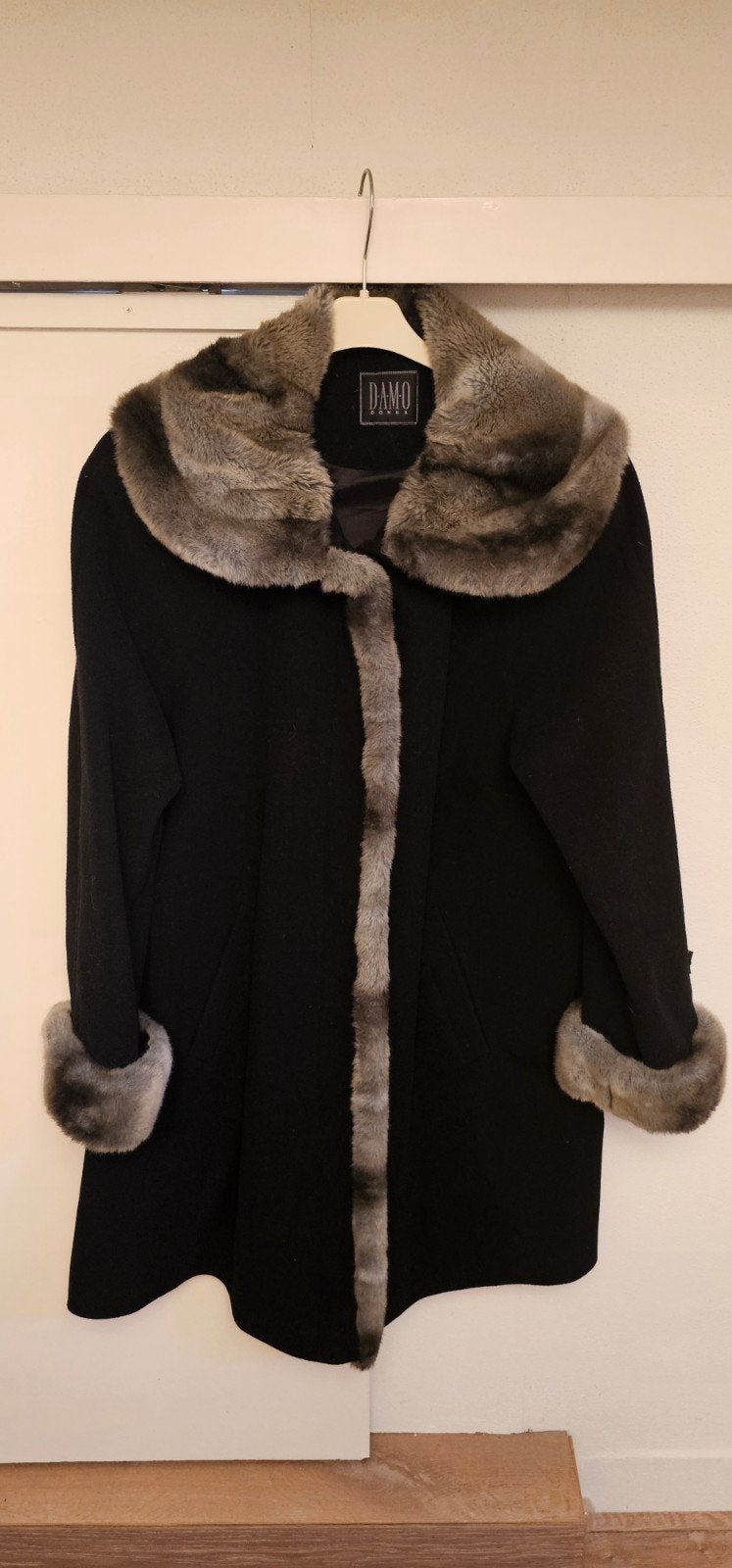 Damo Zwarte Wollen Kasjmier Jas met Bontdetails, Kleding | Dames, Zwart, Zo goed als nieuw, Damo, Ophalen