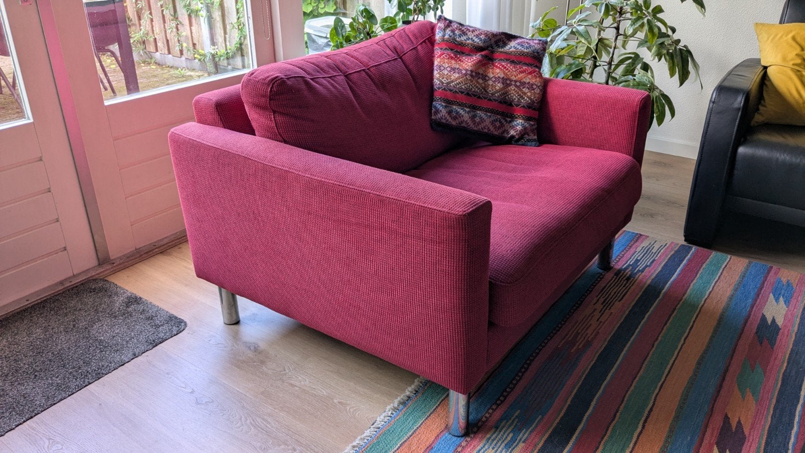Rode fauteuil - love seat, Huis en Inrichting, Fauteuils, Ophalen, 75 tot 100 cm, Zo goed als nieuw, 100 tot 125 cm