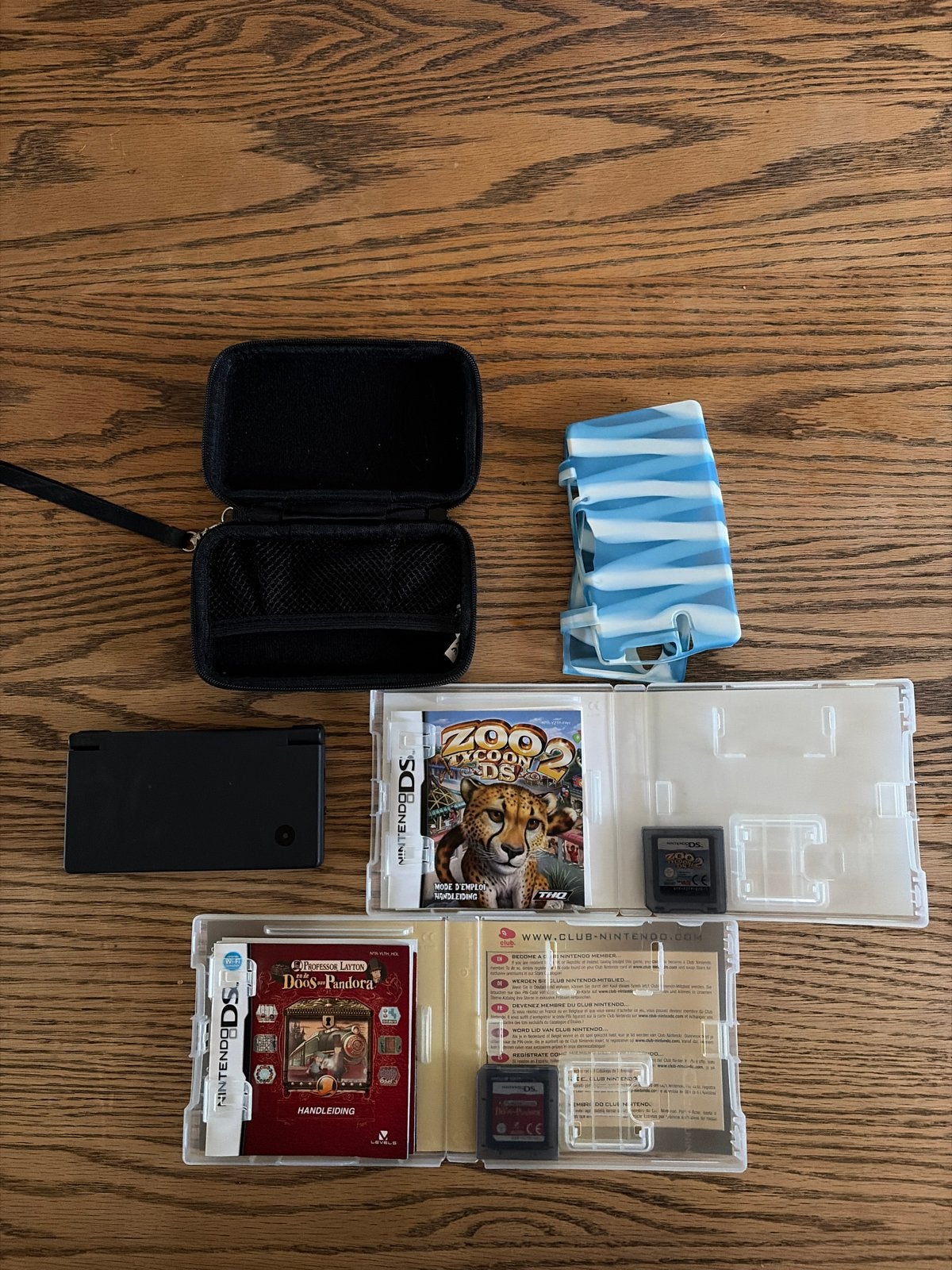 Nintendo DS met 2 spellen, beschermhoesje en opbergbox, Spelcomputers en Games, Zwart, Ophalen of Verzenden, DS Lite, Gebruikt