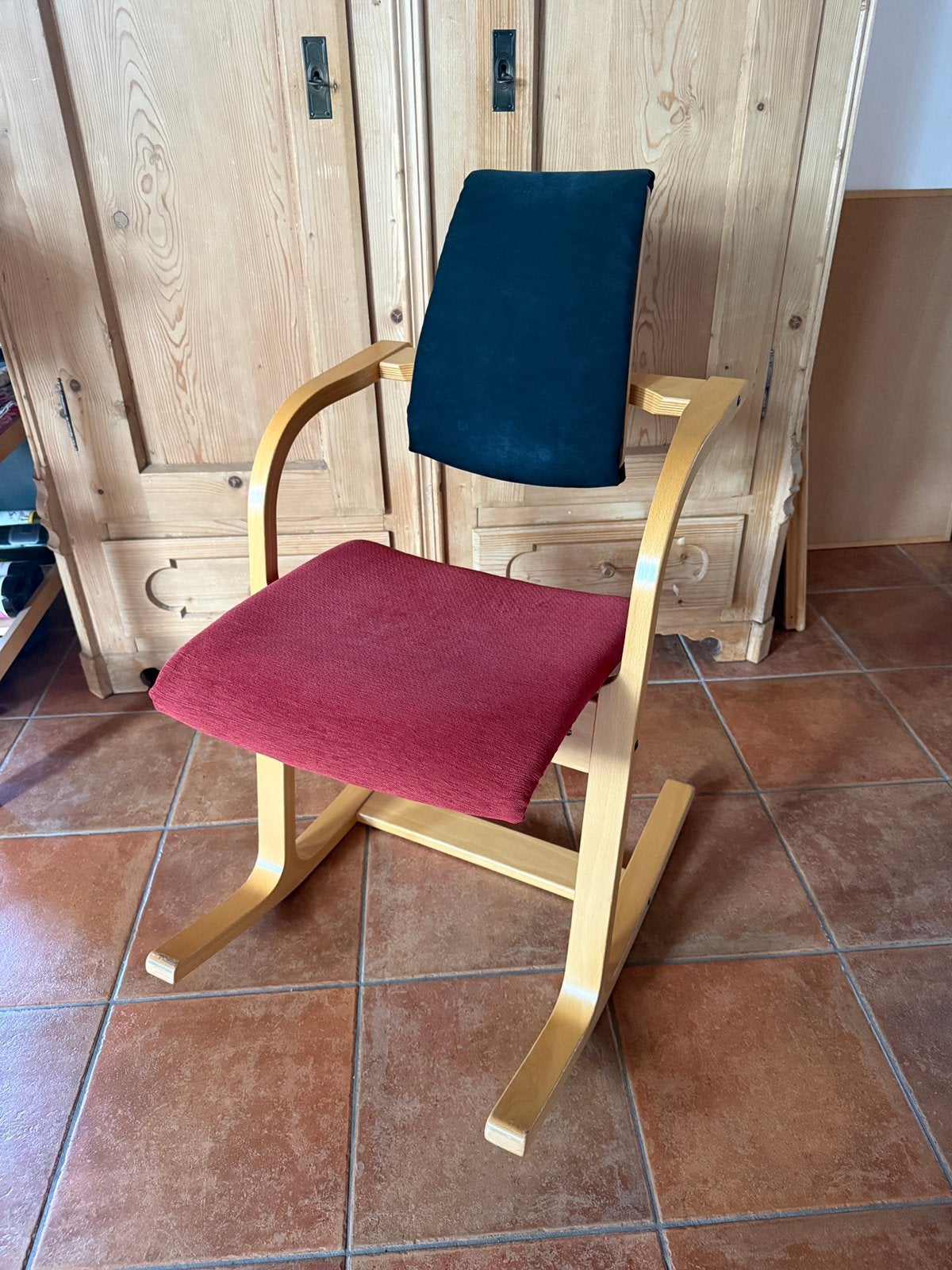 Stokke Varier actulum rood zwart, Ophalen, Hout, Gebruikt, Eén