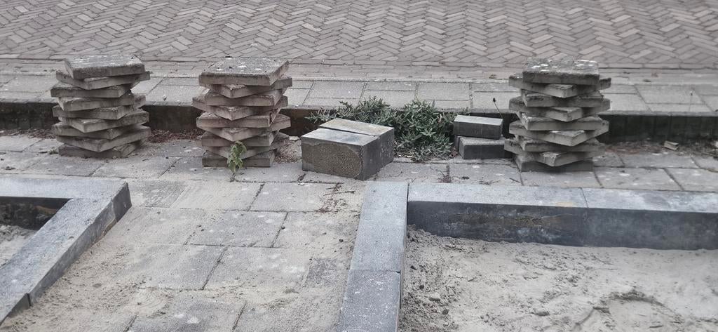 Stapels stenen gratis af te halen, Ophalen, Gebruikt, Beton, Klinkers