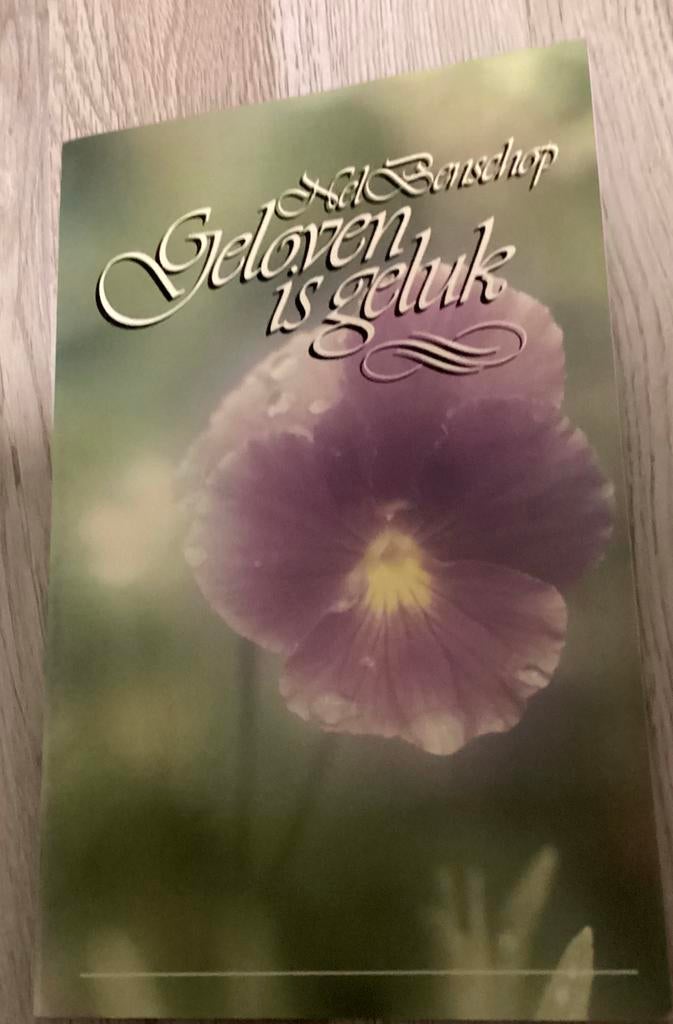 Geloven is Geluk ,mooi boekje van Nel Benschop, Antiek en Kunst, Antiek | Religie, Ophalen of Verzenden
