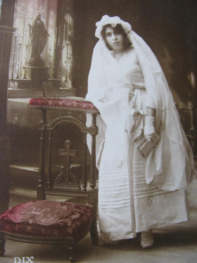 Antieke Kaart / Communie - Meisje bij Bidstoel, Verzenden, Voor 1920, Ongelopen, Kinderen