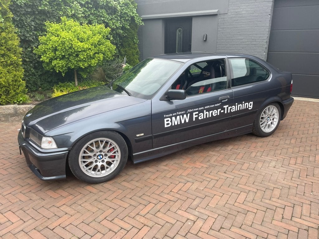 BMW 323ti Compact Ringtool circuit , drift of straat, Zwart, 2494 cc, Open dak, 75 €/maand