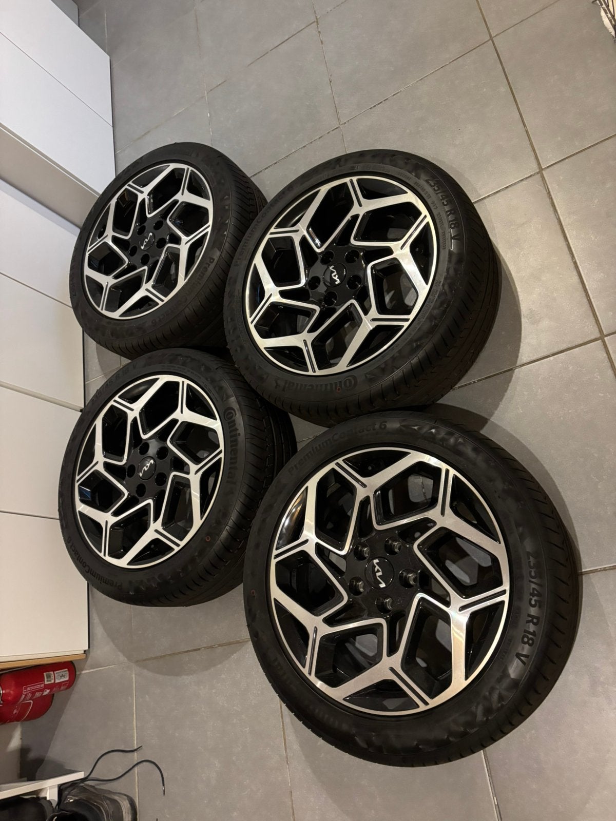 Te koop nieuwe Kia X-Ceed GT velg met nieuwe banden, Auto-onderdelen, Banden en Velgen, Ophalen, 18 inch, Nieuw, 235 mm