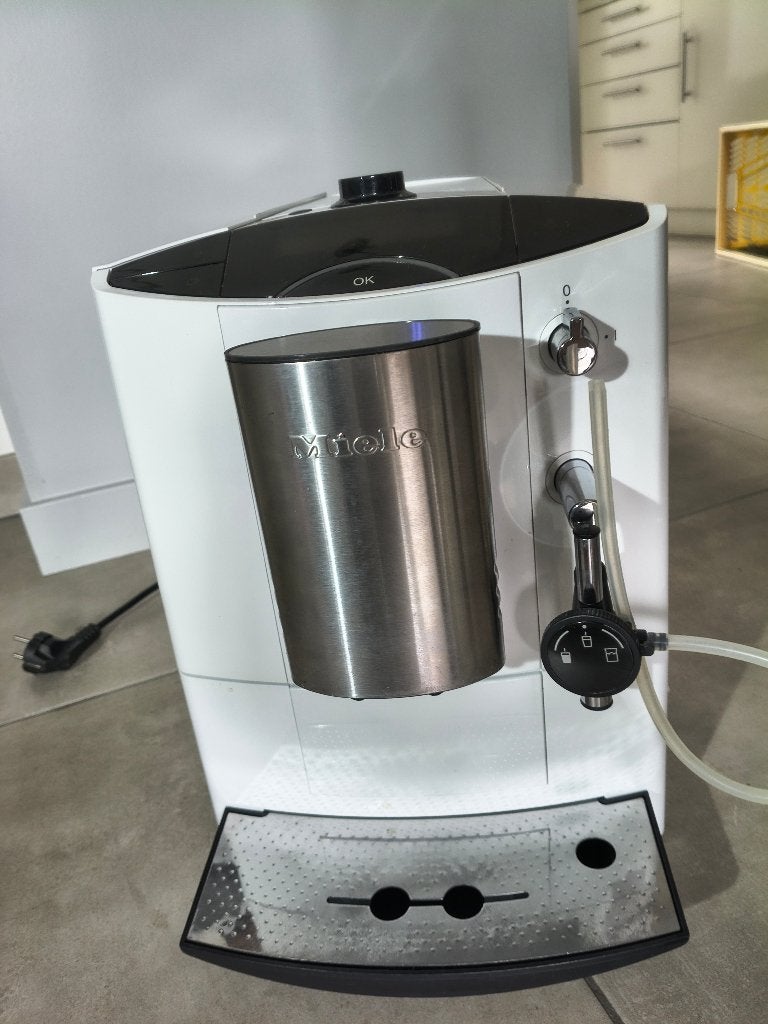 Miele koffie & espresso CM5000 Wit, Gebruikt, 10 kopjes of meer, Koffiemachine, Ophalen of Verzenden