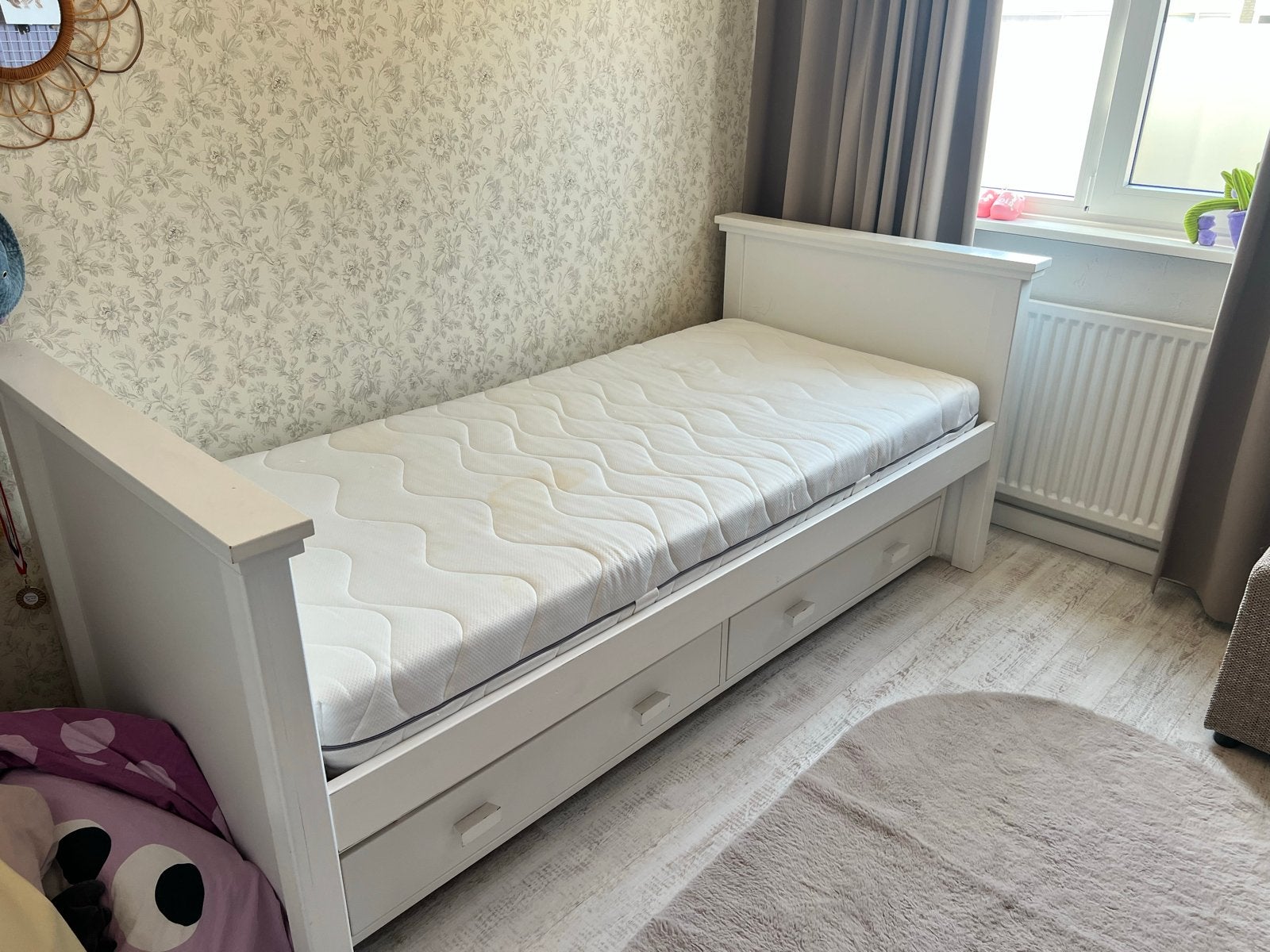 Wit uitschuifbaar bed met lades en extra matras, Ophalen, 90 cm, Wit, Tweepersoons