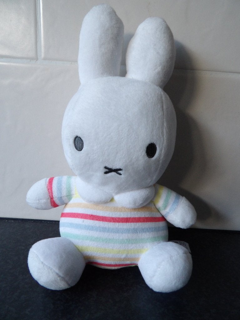 Nieuw met kaartje Nijntje knuffel met rammeltje 26 cm, Nijntje, Ophalen of Verzenden, Middelgroot (20 tot 80 cm), Wit