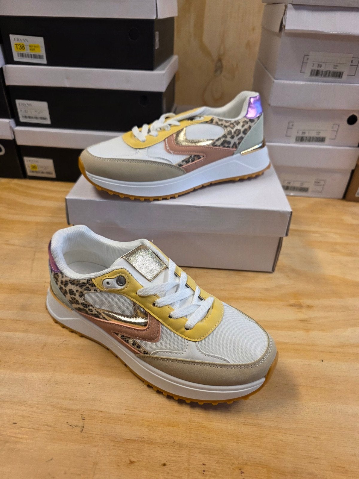 Nieuw trendy Dames Sneakers Maat 36 en 41 Wit Leopard Print, Info@fashionfootwear.nl, 123 Sneakerstraat, 1000 AB Amsterdam, Wit