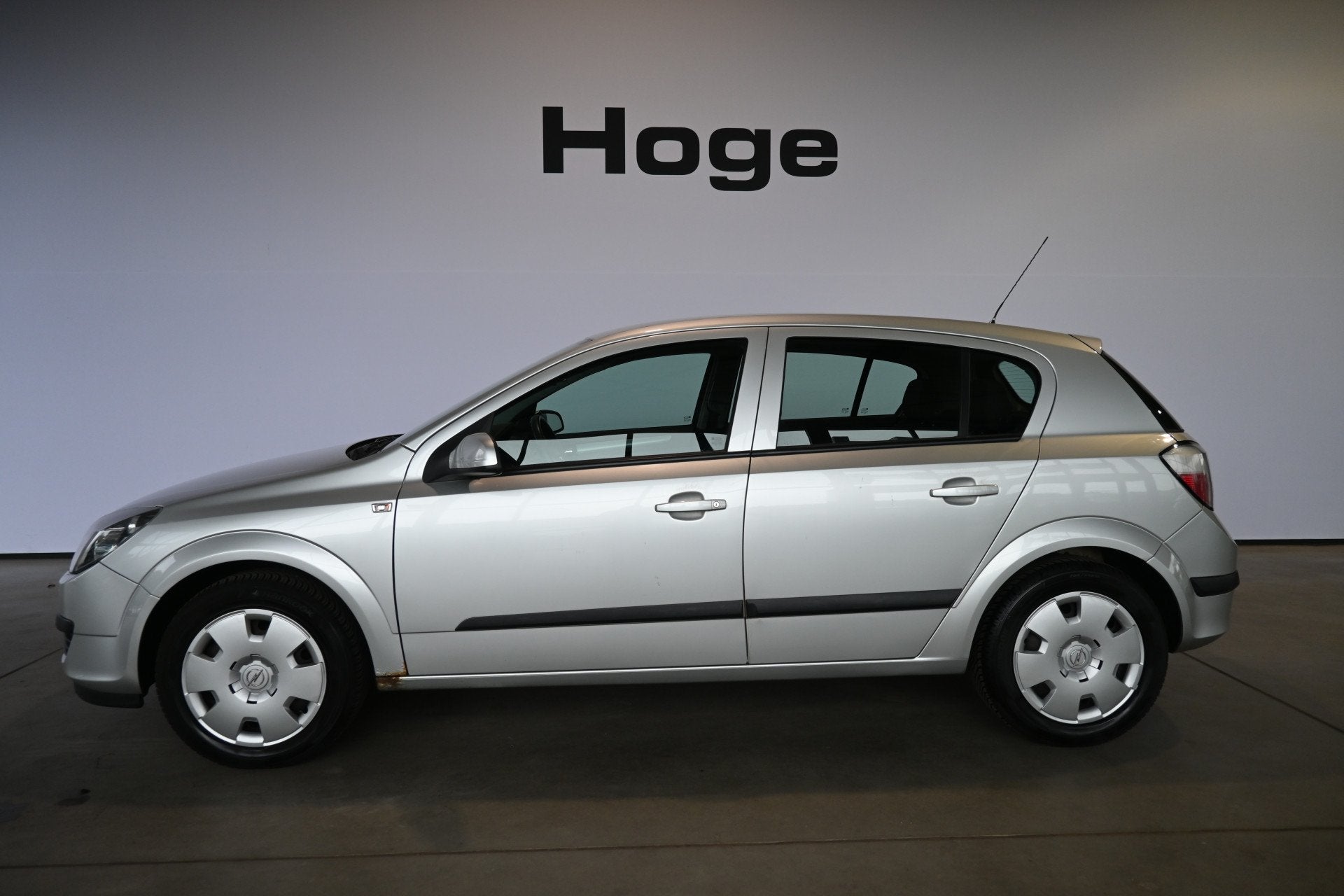 Opel Astra 1.4 Enjoy Airco Cruise Control All in Prijs! Inru, Voorwielaandrijving, Stof, Gebruikt, Zwart
