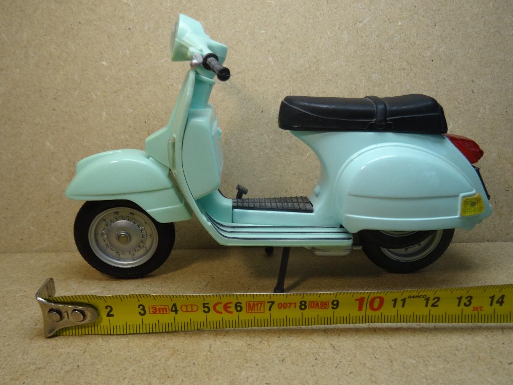 New RAY SCOOTER 1/6 Mint-Groen, Lengte 15,5 cm, Zie Foto`s, Ophalen of Verzenden, Zo goed als nieuw, Motor