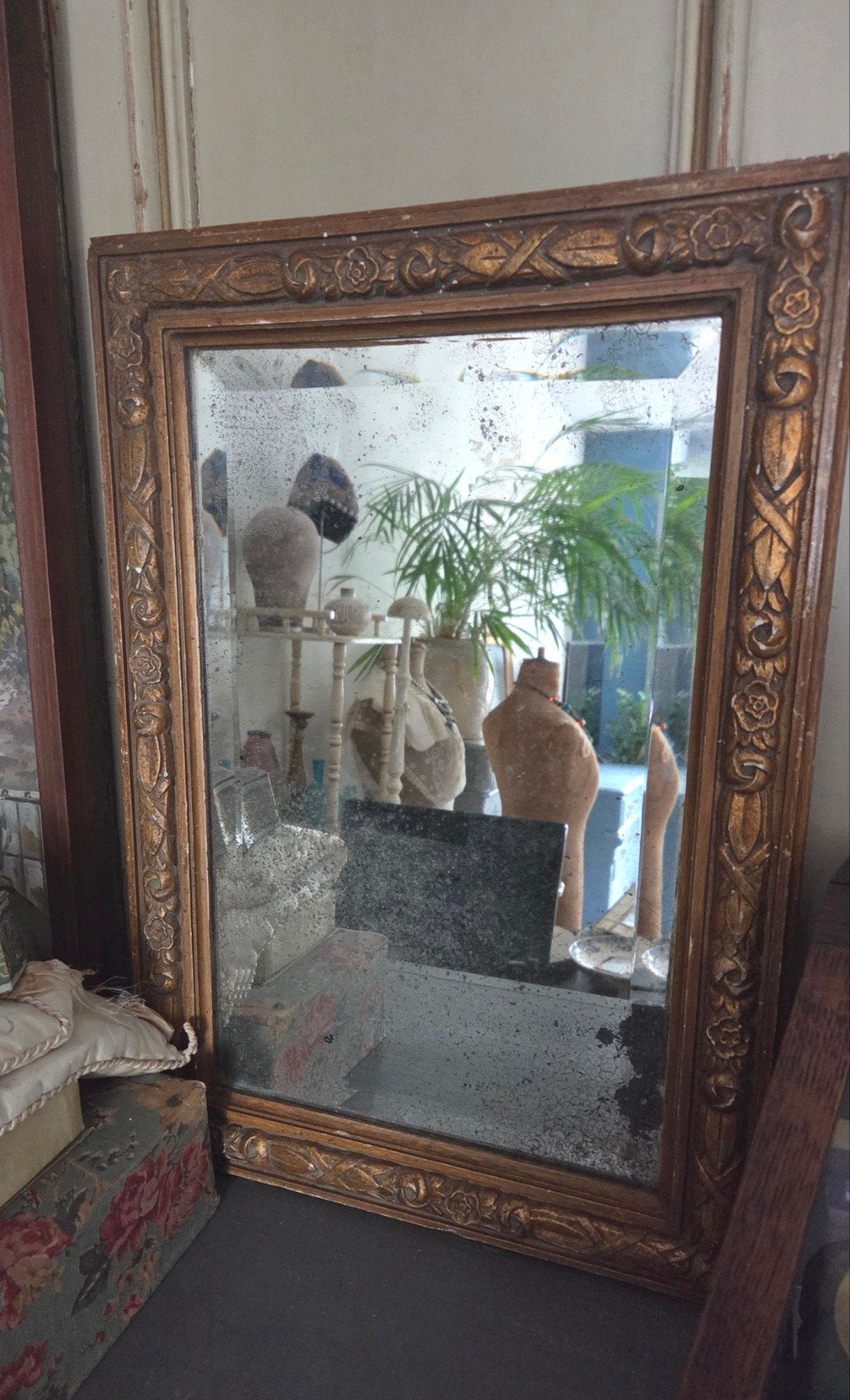 Brocante antieke Franse spiegel met nogal verweerd glas, Ophalen