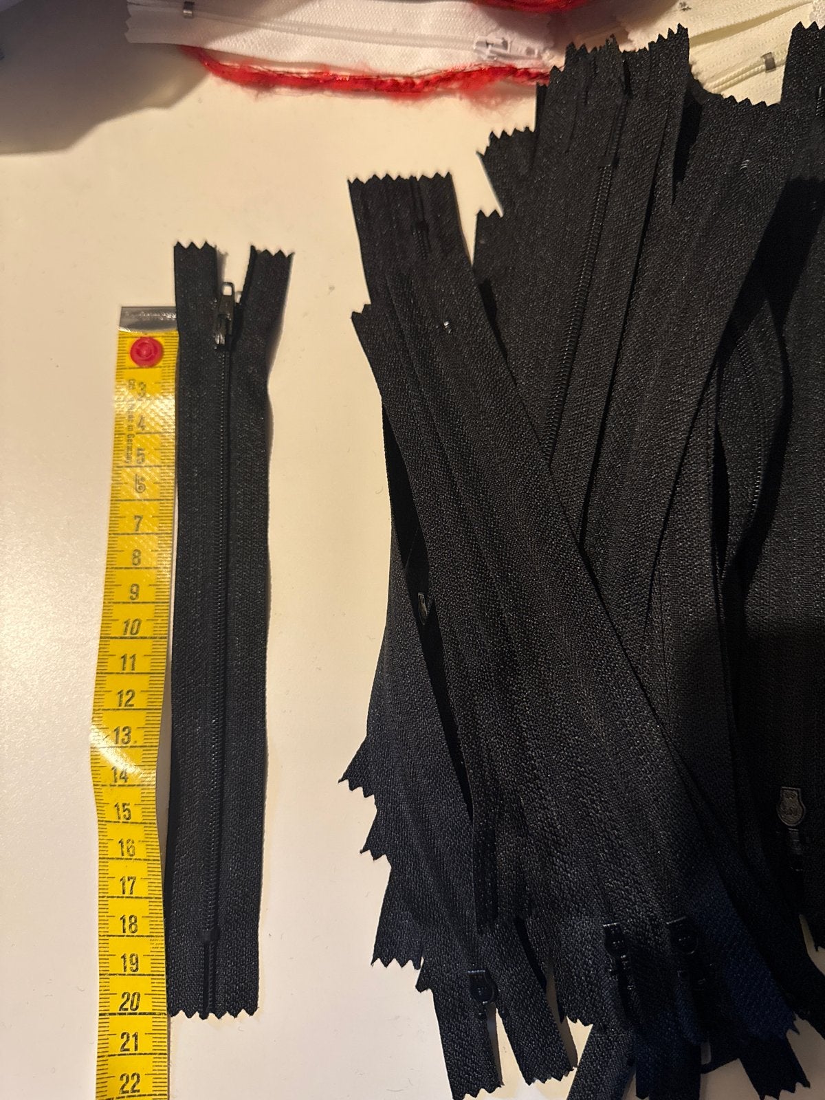 Eurozip Ritsen Zwart 18cm - 25 Stuks, Hobby en Vrije tijd, Ophalen of Verzenden, Nieuw, Rits of Sluiting