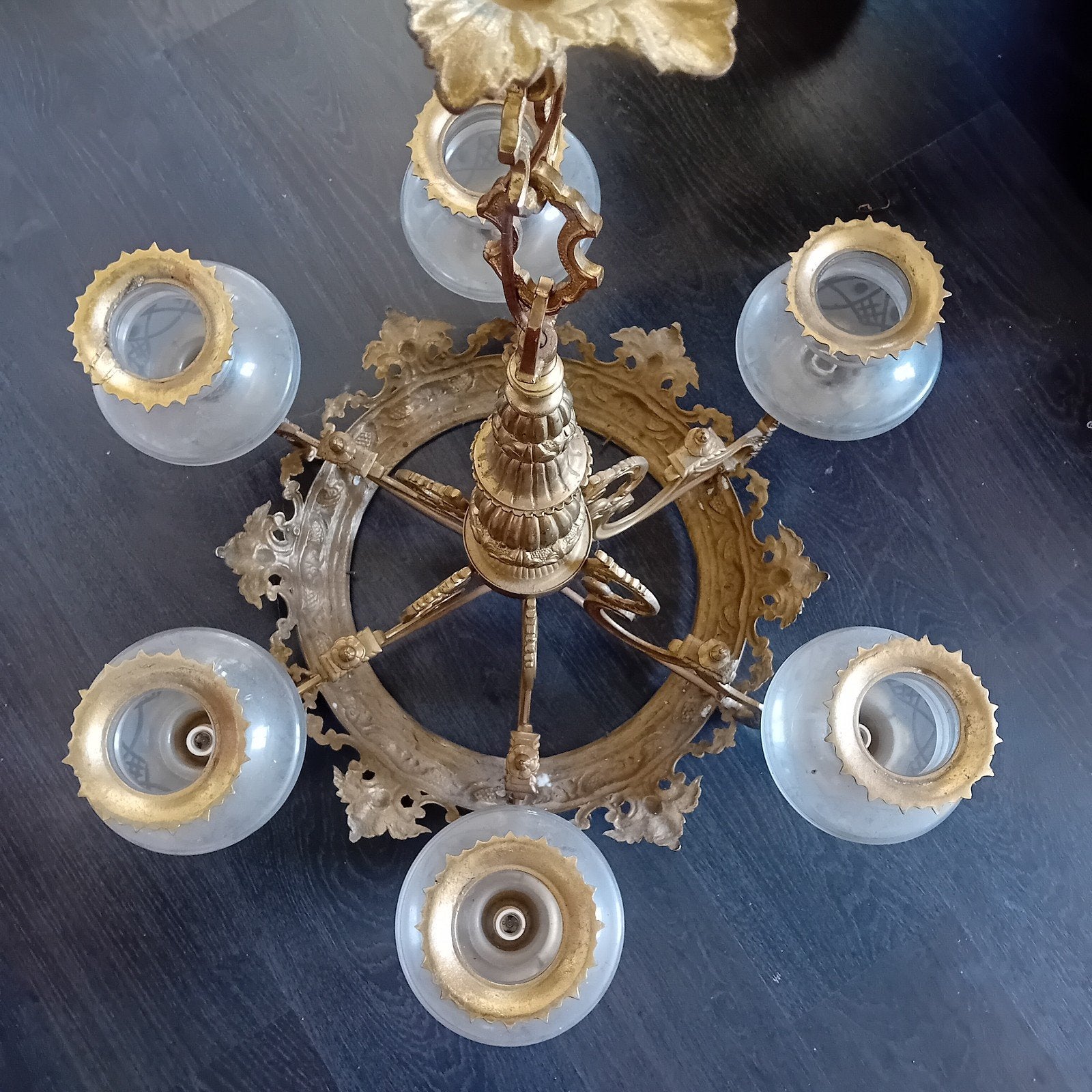 Bronze kroonluchter, Ophalen