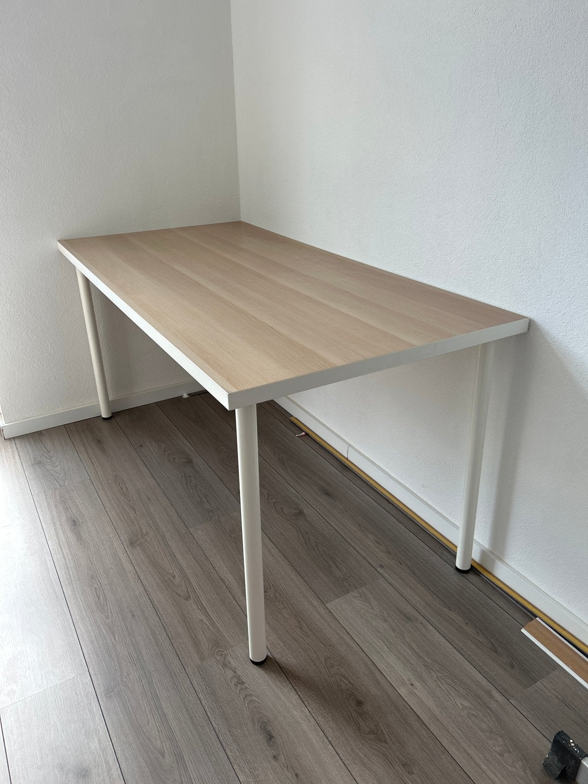 IKEA Bureau - Licht houtkleur met wit onderstel, Ophalen, Demontabel, Gebruikt, Spaanplaat of MDF