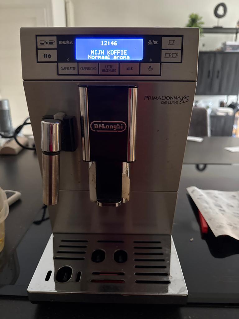DeLonghi PrimaDonna XS De Luxe Koffiemachine, Witgoed en Apparatuur, Koffiezetapparaten, Afneembaar waterreservoir, Gebruikt, 10 kopjes of meer
