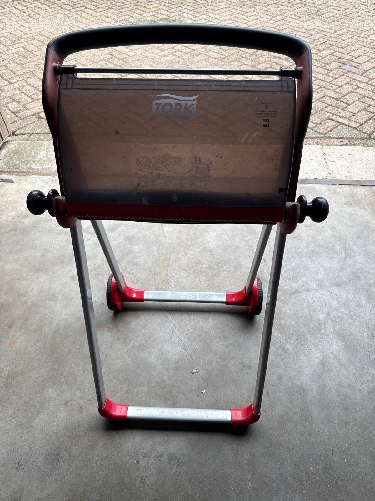 Tork W1 papierrol houder, Ophalen