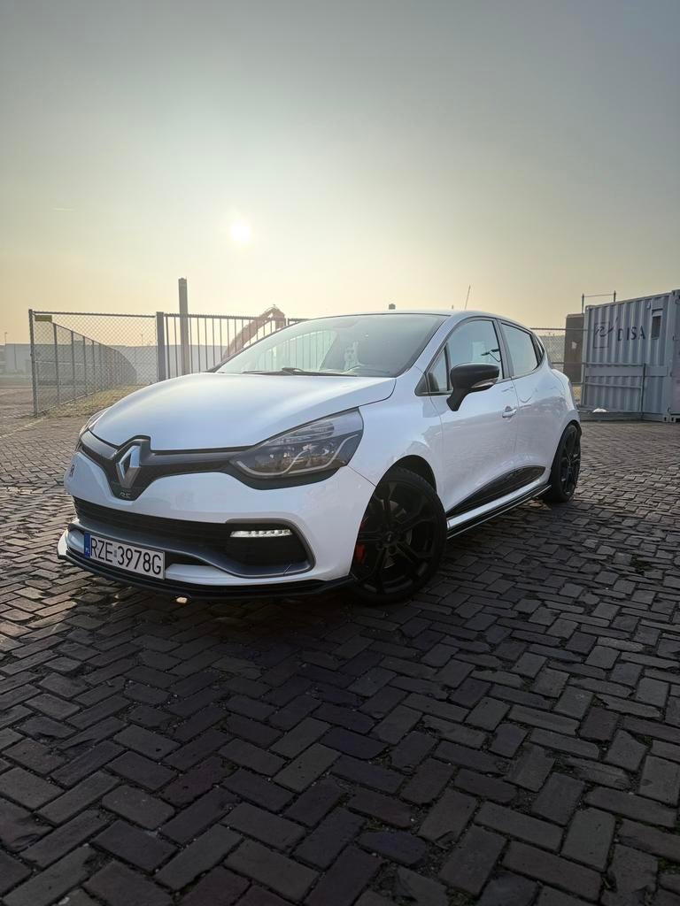 Renault Clio IV 1.6 RS EDC Stage 1 235km, Euro 5, 1618 cc, Zwart, 4 cilinders