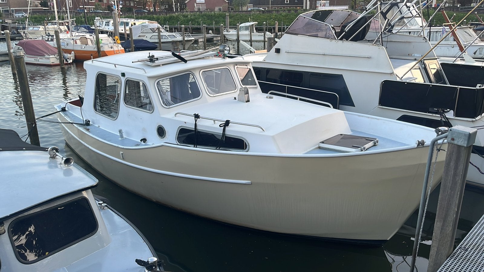 Sturdy motorkruizer, Watersport en Boten, Ophalen, Diesel, Koelkast